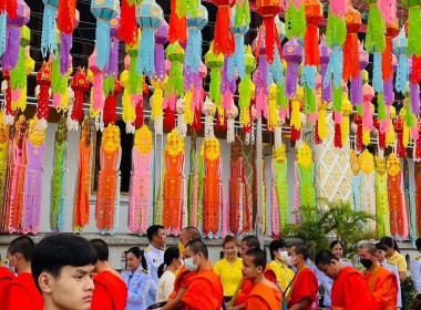 พิธีทำบุญตักบาตรถวายพระราชกุศล เนื่องในวันนวมินทรมหาราช ... พารามิเตอร์รูปภาพ 12