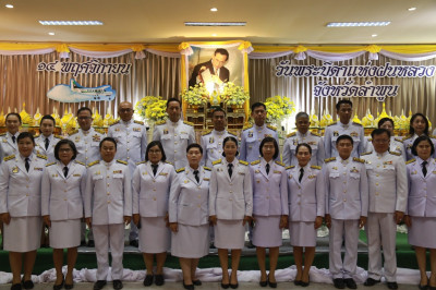 พิธีวางพานพุ่มดอกไม้สดถวายราชสักการะเนื่องในวันพระบิดาแห่งฝนหลวง ประจำปี 2566 ... พารามิเตอร์รูปภาพ 1