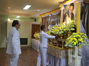 พิธีวางพานพุ่มดอกไม้สดถวายราชสักการะเนื่องในวันพระบิดาแห่งฝนหลวง ประจำปี 2566 ... พารามิเตอร์รูปภาพ 2
