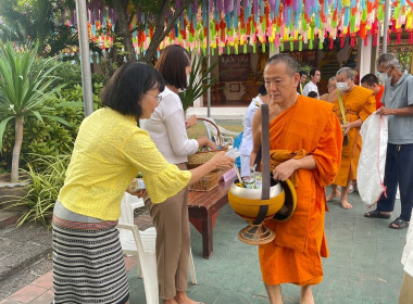 พิธีสวดพระพุทธมนต์และพิธีทำบุญตักบาตรถวายพระราชกุศลเนื่องในวันสมเด็จพระมหาธีรราชเจ้า ... Image 5
