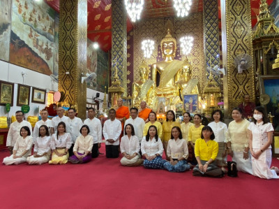 พิธีเจริญพระพุทธมนต์เฉลิมพระเกียรติพระบาทสมเด็จพระเจ้าอยู่หัว ... Image 1