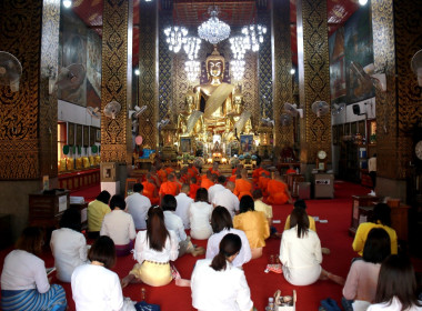 พิธีเจริญพระพุทธมนต์เฉลิมพระเกียรติพระบาทสมเด็จพระเจ้าอยู่หัว ... Image 4