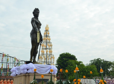 พิธีบวงสรวงพระนางจามเทวีเนื่องในงานสักการะพระนางจามเทวีและงานฤดูหนาวจังหวัดลำพูน ... Image 5