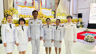 พิธีวางพานพุ่มดอกไม้หน้าพระบรมฉายาลักษณ์ ถวายเป็นราชสักการะ Image 1