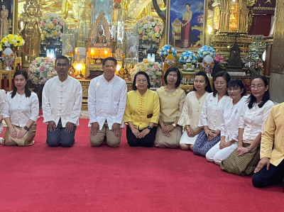 พิธีเจริญพระพุทธมนต์เฉลิมพระเกียรติพระบาทสมเด็จพระเจ้าอยู่หัว ... Image 1