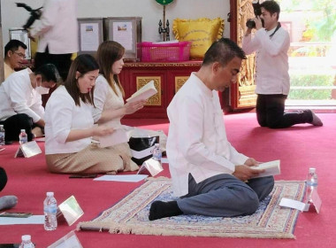 พิธีเจริญพระพุทธมนต์เฉลิมพระเกียรติพระบาทสมเด็จพระเจ้าอยู่หัว ... Image 1