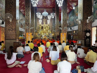 พิธีเจริญพระพุทธมนต์เฉลิมพระเกียรติพระบาทสมเด็จพระเจ้าอยู่หัว ... Image 1