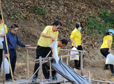 กิจกรรมปลูกต้นไม้ และปล่อยพันธุ์ปลา ... Image 3